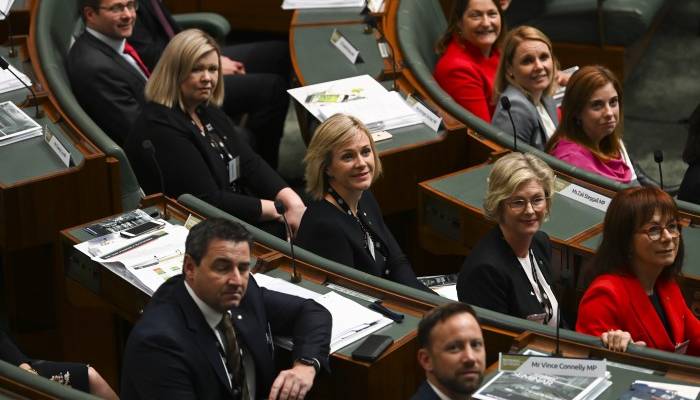 Crossbench crossbenchers parliament Zali Steggall bob katter