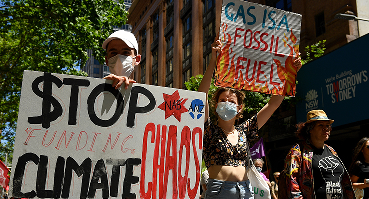 Climate protesters in Sydney, November 202 (Image: Dan Himbrechts/AAP)