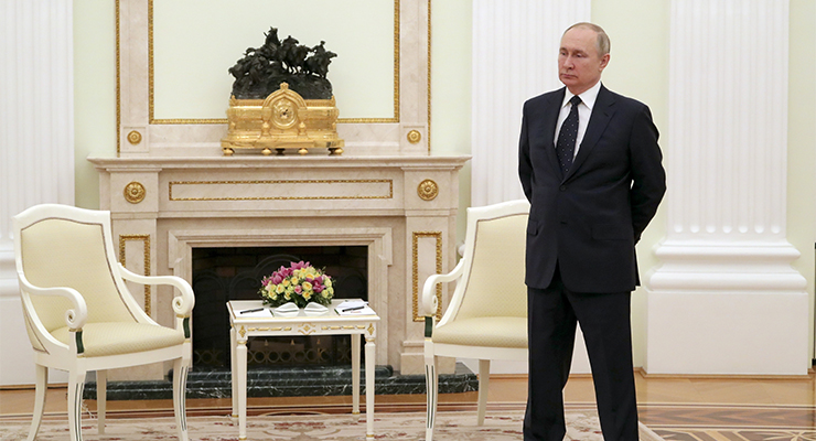 Vladimir Putin waits for Belarusian President Alexander Lukashenko, March 2022. (Image: AAP/Mikhail Klimentyev)