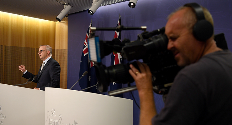 Anthony Albanese speaks to the media during a press conference, April 10, 2022 (Image: AAP/Bianca De Marchi)