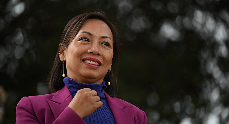 Independent Dai Le chatting to voters in Fowler(Image: AAP/Dean Lewins)