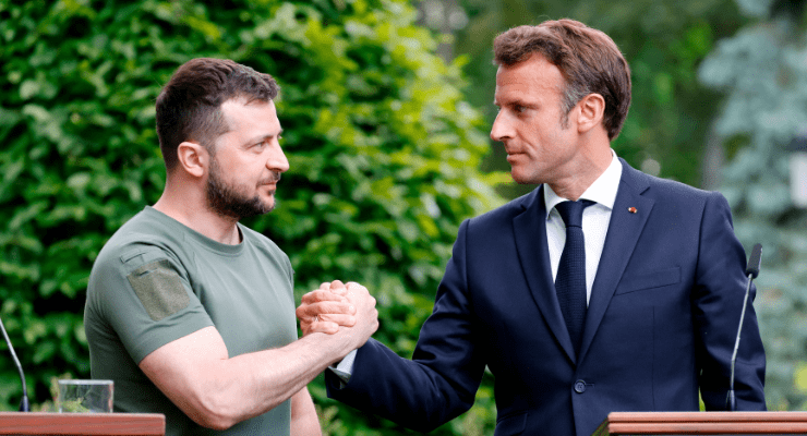 Ukrainian President Volodymyr Zelenskyy with French President Emmanuel Macron (Image: AAP/Ludovic Marin/AP)