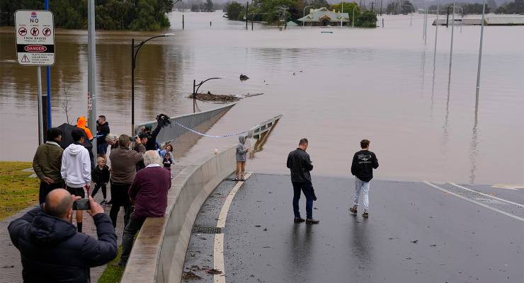 Floods in NSW at Windsor Bridge on the outskirts of Sydney, July 5 2022 (Image: AAP/AP Photo/Mark Baker)