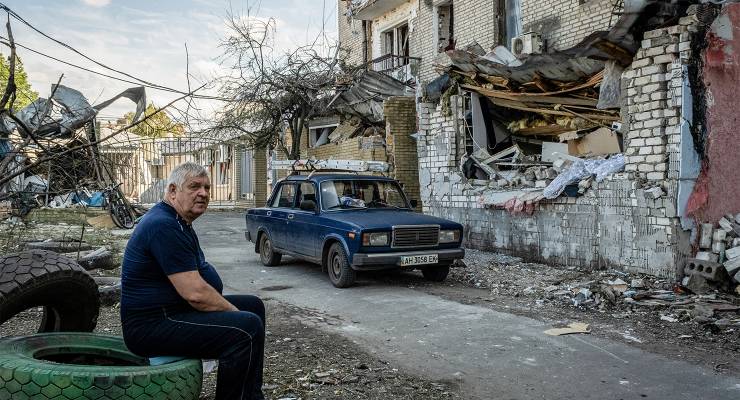 A man in Donbas, Ukraine, as a Russian artillery strike hit the city centre (Image: AAP/Alex Chan Tsz Yuk/SOPA Images/Sipa USA)