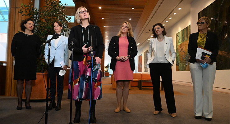 Independents Monique Ryan, Sophie Scamps, Zali Steggall, Kylea Tink, Allegra Spender and Zoe Daniel in Canberra (Image: AAP/Mick Tsikas)