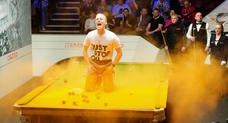 Just Stop Oil protester Eddie Whittingham disrupts the World Snooker Championship