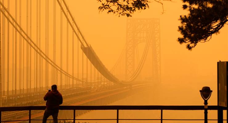 New York, as intense Canadian wildfires turn the air acrid and the sky yellowish gray (Image: AAP/AP/Seth Wenig)
