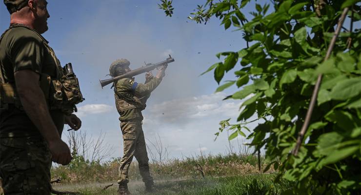 A Ukrainian soldier fires a rocket-propelled grenade near the embattled city of Vuhledar on June 8, 2023 (Image: AAP/Justin Yau/Sipa USA)