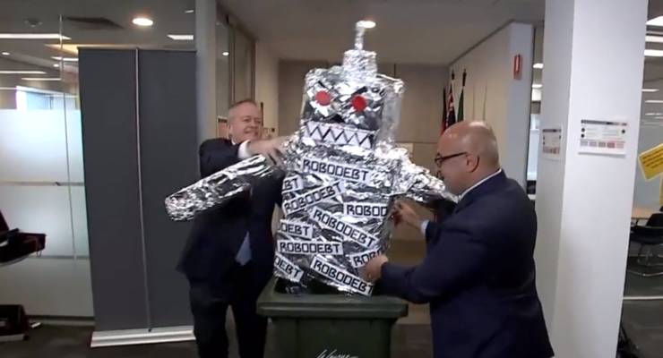 Bill Shorten and Peter Khalil vs robodebt (Image: Twitter/7News)