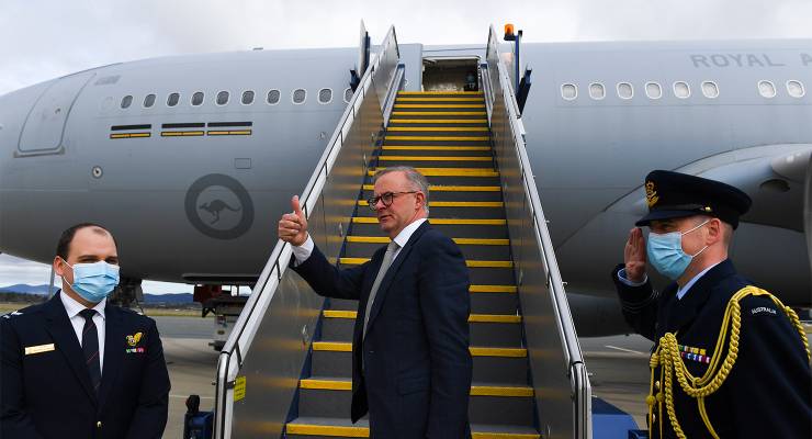 Anthony Albanese boards a plane to Japan to attend the QUAD leaders meeting (Image: AAP/Lukas Coch)