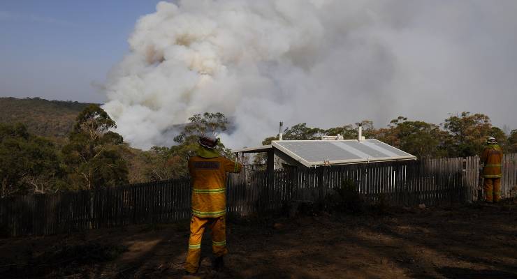 A fire burns near Penrose, NSW in January 2020 (Image: AAP/Dan Himbrechts)