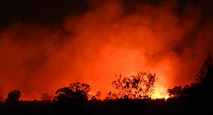 A bushfire near Tara, Queensland, October 2023 (Image: AAP/Darren England)