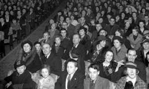 1940s-cinema-audience1