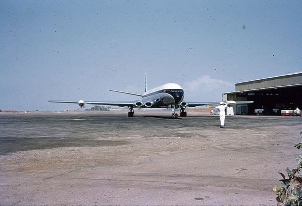 A BOAC Comet IV at Darwin 1961, Wikipedia Commons