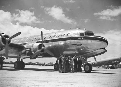 A TAA Douglas DC4 Skymaster, Wikipedia Commons