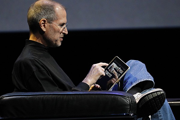 Steve Jobs uses an iPad while NOT seated in a Jetstar cabin