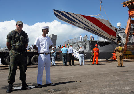 The tailfin of AF447. Photo credit EVARISTO SA/AFP/Getty Images)